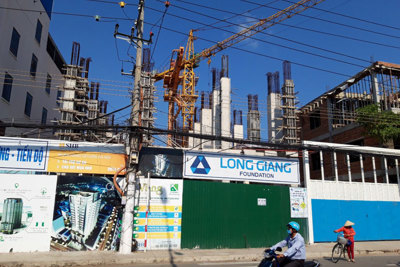 TP Nha Trang (Khánh Hòa): Công ty Long Giang thi công nhà cao tầng nhưng không có chứng chỉ, cấu kết rút ruột công trình