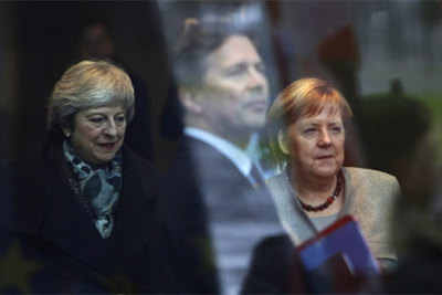 Trước giờ bỏ phiếu Brexit: Thủ tướng Merkel "buông tay" bà May
