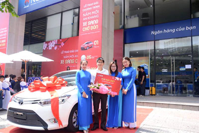 Ngân hàng Quốc Dân trao giải đặc biệt Toyota Vios cho khách hàng trúng thưởng