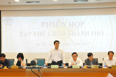 Tập thể UBND TP Hà Nội xem xét các nội dung thuộc thẩm quyền