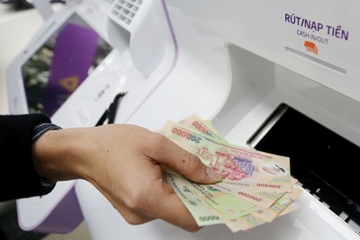 Nan giải tăng phí trao đổi rút tiền ATM