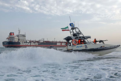 Tổng thống Iran cảnh báo quân đội nước ngoài nên tránh xa Eo biển Hormuz