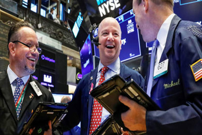 Phố Wall xác lập kỷ lục mới, Dow Jones vọt hơn 150 điểm