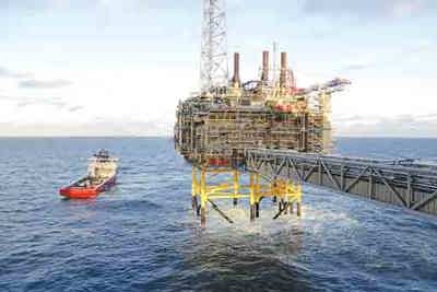 Ả Rập Saudi dừng xuất dầu qua Biển Đỏ, giá dầu khép lại tuần tăng mạnh