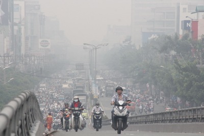 TP Hồ Chí Minh: Sương mù xuất hiện trở lại kèm theo hiện tượng cay mắt, người dân lo sợ