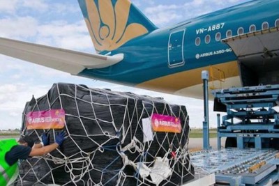 Vietnam Post thuê chuyến bay của Vietnam Airlines phục vụ vận chuyển trong mùa dịch
