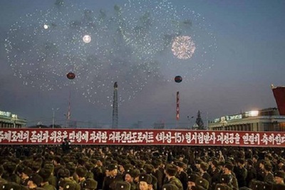 Triều Tiên tuần hành, bắn pháo hoa mừng vụ thử tên lửa thành công