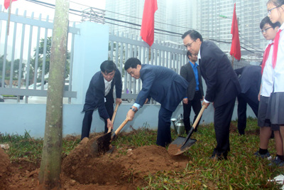 Chủ tịch Nguyễn Đức Chung dự lễ phát động Tết trồng cây tại quận Nam Từ Liêm