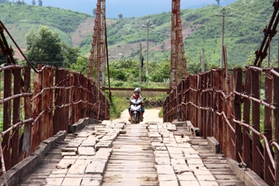 Đắk Lắk: Sập mố cầu treo khiến gần 8.000 dân bị cô lập