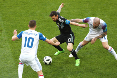 Messi đá hỏng phạt đền, Argentina chia điểm Iceland