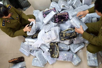 Hà Nội: Thu giữ hơn 700 túi xách "nhái" Chanel, Gucci... tại cơ sở kinh doanh ở ngoại thành