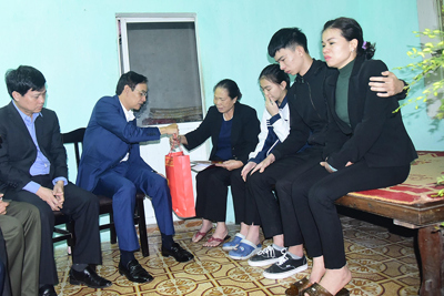 Lãnh đạo TP thăm hỏi, chia buồn với gia đình 3 chiến sỹ hy sinh tại xã Đồng Tâm