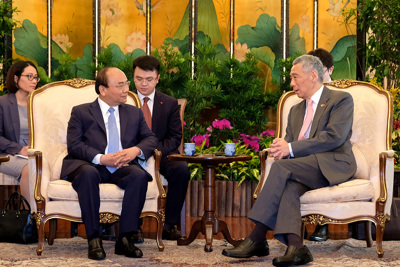 Thủ tướng Nguyễn Xuân Phúc hội đàm với Thủ tướng Lý Hiển Long