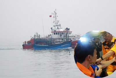 Cứu nạn thành công tàu cá hỏng máy cùng 6 ngư dân đang thả trôi trên biển