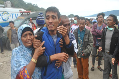 Ít nhất 180 người mất tích do thảm họa chìm phà du lịch ở Indonesia