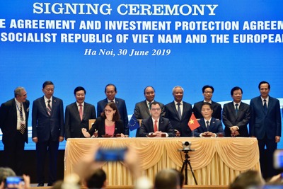 Sự kiện kinh tế tuần: Việt Nam và EU chính thức ký EVFTA