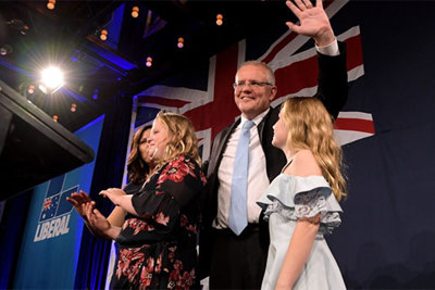 Thủ tướng Australia ví chiến thắng bầu cử khó tin với "phép màu" được làm bố