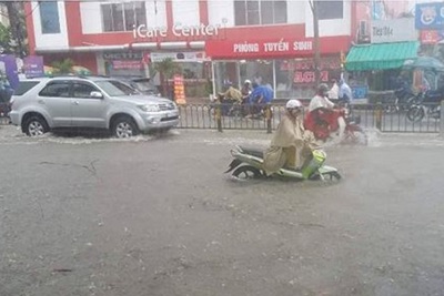 TP Hồ Chí Minh: Mưa lớn đầu mùa gây ngập nặng nhiều khu vực