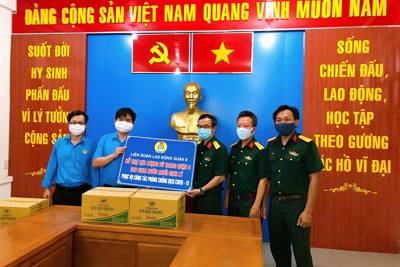TP Hồ Chí Minh: 'ATM gạo' tiếp tục mang tới những hạt gạo nghĩa tình