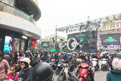 Ngày cuối cùng năm 2017, các điểm giải trí tại Hà Nội đông kín người