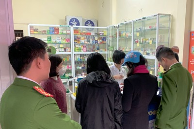 Hà Nội: Phát hiện thêm hiệu thuốc "chặt chém" giá khẩu trang