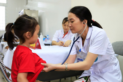 Vụ cháy nhà máy Rạng Đông: Khám sức khỏe miễn phí cho 300 trẻ mầm non