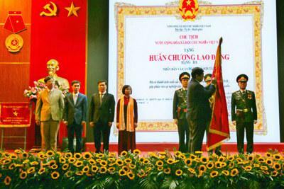 Thị xã Sơn Tây đón nhận Huân chương Lao động hạng Ba (lần 2)