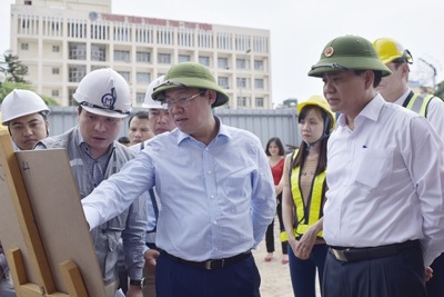Phó Thủ tướng Vương Đình Huệ thị sát 2 công trình trọng điểm của Hà Nội