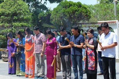 Đoàn đại biểu TP Hà Nội viếng mộ Đại tướng Võ Nguyên Giáp