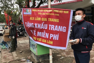 Hà Nội: Tặng 4.500 khẩu trang y tế miễn phí cho người dân ở khu vực huyện Gia Lâm