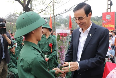 87 thanh niên thị xã Sơn Tây lên đường nhập ngũ