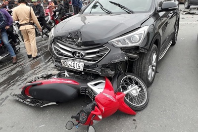 Hà Nội: Tai nạn giao thông liên hoàn trên phố Đại Cồ Việt