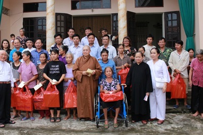 Các tổ chức tôn giáo Hà Nội hỗ trợ người dân huyện Quốc Oai, Chương Mỹ