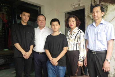 Hà Nội: Hỗ trợ học phí cho con trai nạn nhân trong vụ “xe điên” tại quận Đống Đa