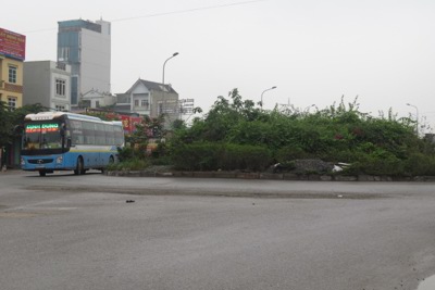 Mất an toàn giao thông tại vòng xuyến cầu vượt An Khánh