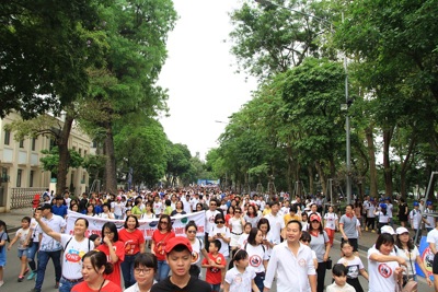 Hơn 5.000 người đi bộ hưởng ứng hành động "Đã uống rượu bia - Không lái xe"