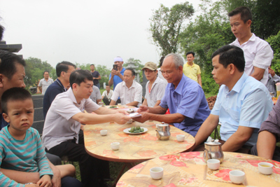 Chương Mỹ hỗ trợ hơn 10 triệu đồng cho 2 gia đình nạn nhân vụ cháy tại phường Trung Văn