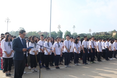 Hơn 200 học sinh tiêu biểu của Hà Nội báo công dâng Bác