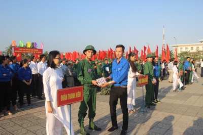 Hơn 5.000 thanh niên Quảng Nam, Quảng Ngãi phấn khởi lên đường nhập ngũ
