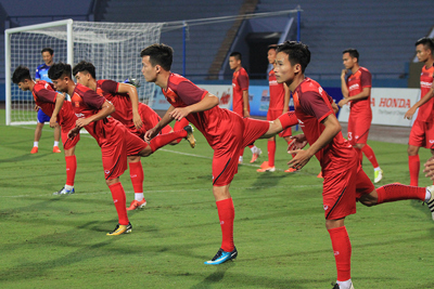 [Ảnh] U23 Việt Nam làm quen sân Việt Trì trước trận với U23 Myanmar