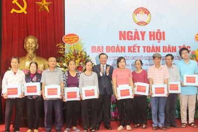 Bộ trưởng Bộ Tài chính dự Ngày hội Đại đoàn kết tại phường Định Công