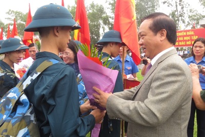 146 thanh niên Phú Xuyên hăng hái lên đường nhập ngũ