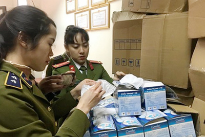 Hà Nội: Phát hiện 2 vụ gom hơn 77.000 khẩu trang y tế để bán kiếm lời