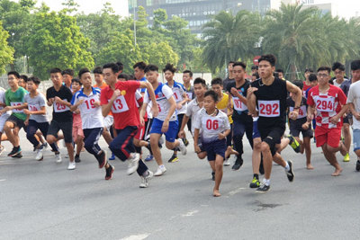 Gần 300 vận động viên quận Hà Đông tham gia chung kết Giải chạy báo Hànộimới