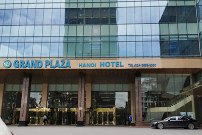 Vô cảm đuổi người trú mưa bão, Grand Plaza… mất điểm