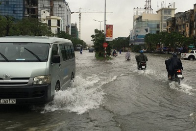 Miền Trung tiếp tục mưa lớn khiến nhiều nơi ngập sâu, 1 người chết do lũ