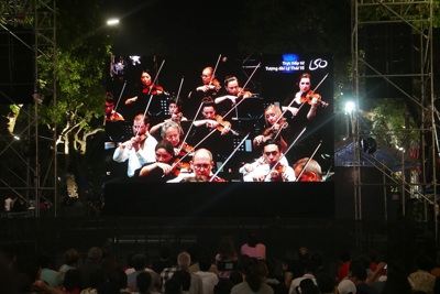 Hàng nghìn người dân Hà Nội thưởng thức hòa nhạc giao hưởng từ London