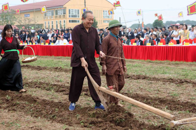Phó Thủ tướng Trương Hòa Bình xuống đồng Khai hội Tịch điền