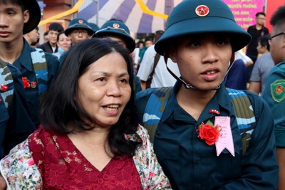 TP Hồ Chí Minh: 3.800 thanh niên hăng hái lên đường nhập ngũ