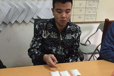 Hà Nội: Tóm gọn thanh niên mang theo 295 viên ma túy tổng hợp